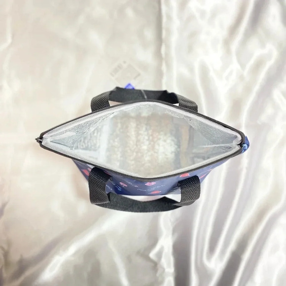 3/$20 🌸 Hello Kitty Lunch Bag - Picture 3 of 3